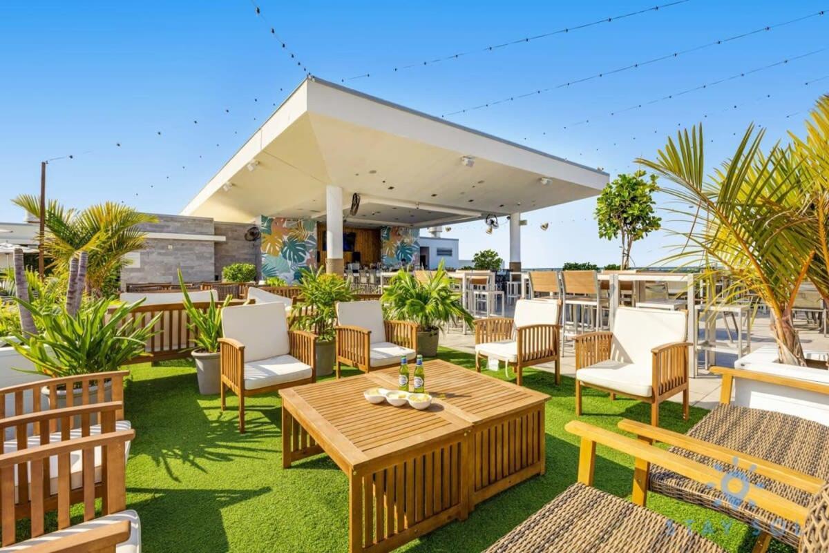 Broad-walk - Pool - Gym & Hot Tub Hollywood